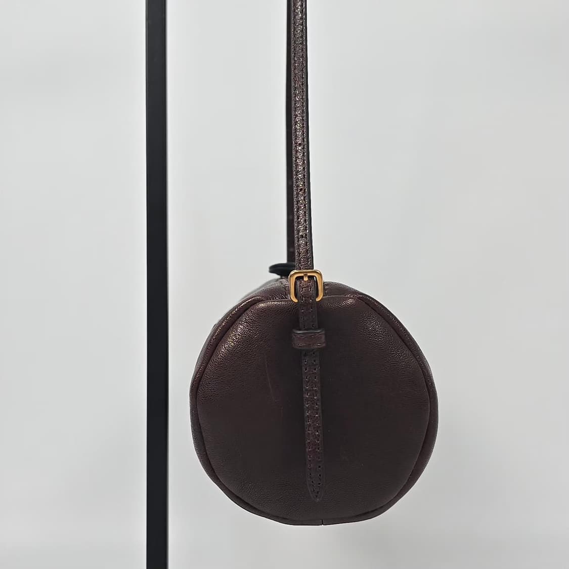 미우미우 나파 레더 파우치 숄더백 상품이미지4