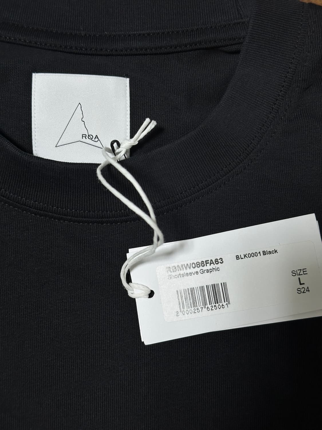 [L] ROA 24SS  그래픽 티셔츠 블랙 상품이미지3