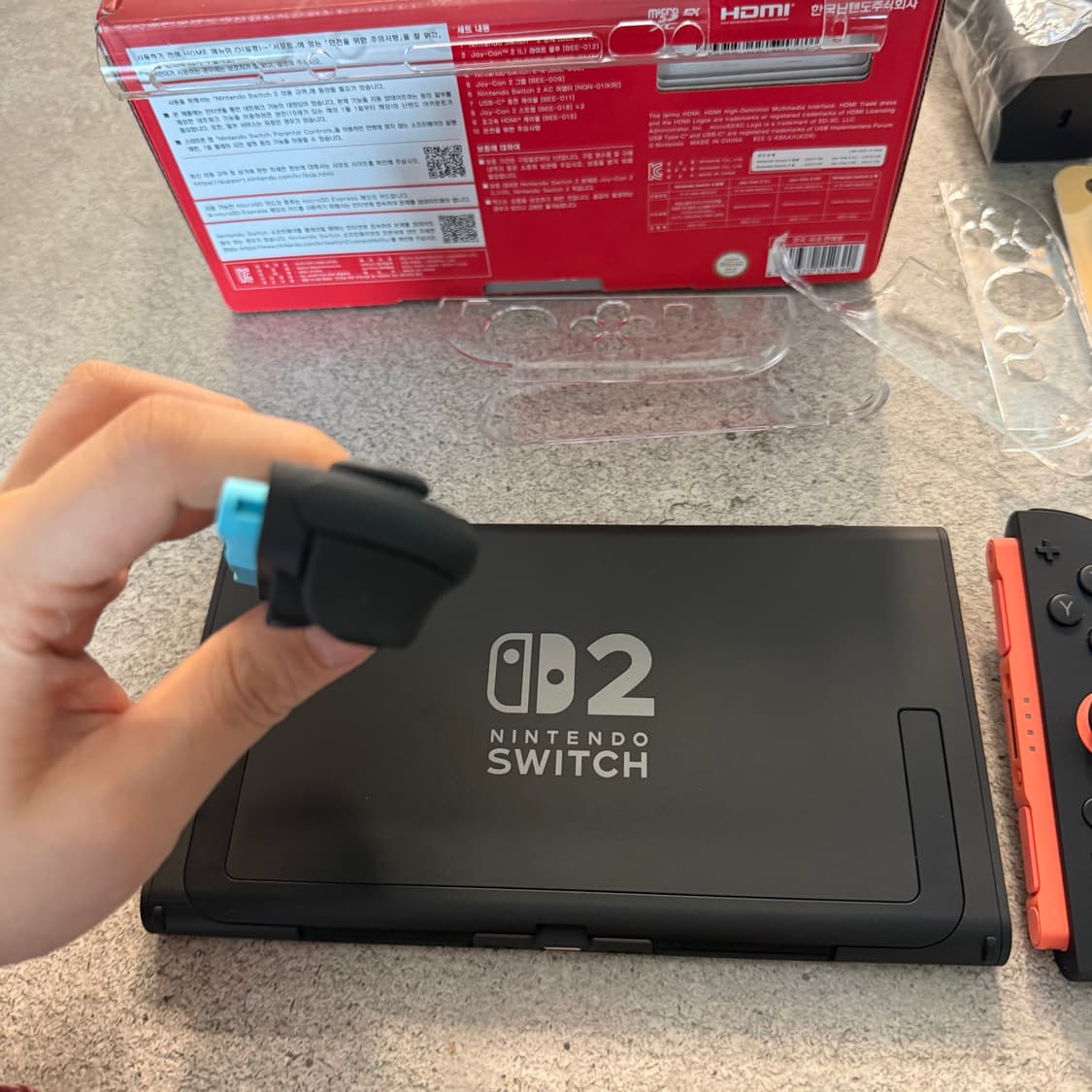 (S급 거의새거) 닌텐도스위치2 일반 풀구성 + 액정필름, 조이콘케이스 상품이미지4