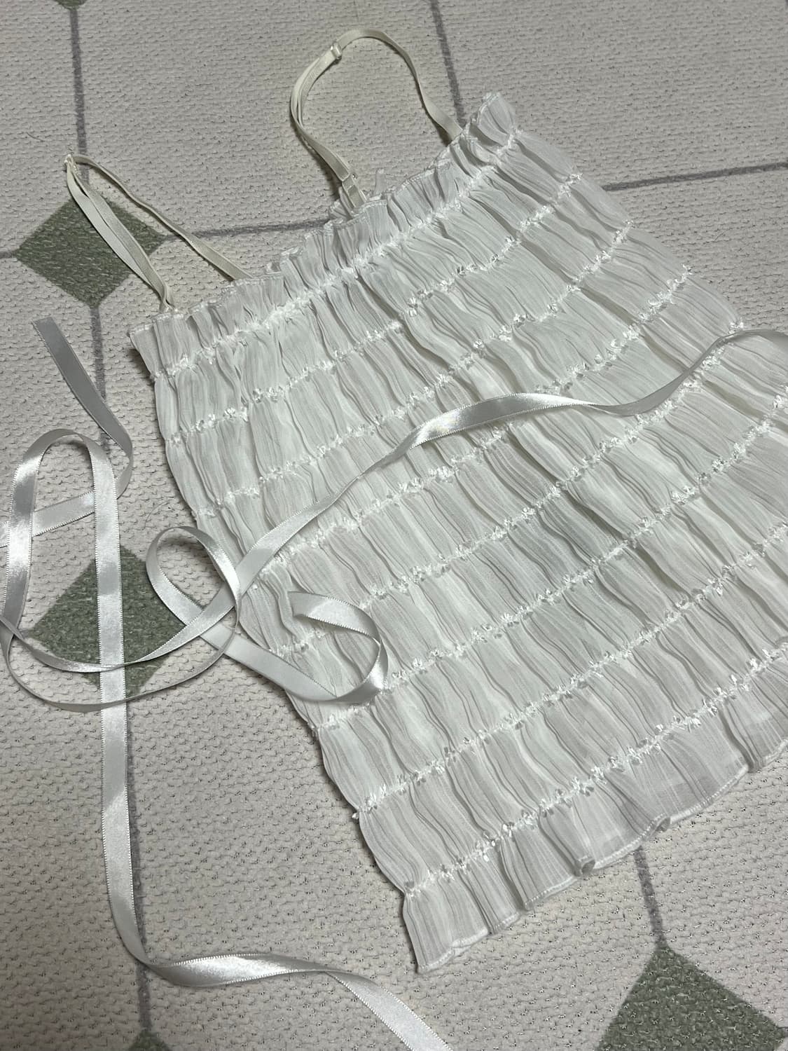 쓰리타임즈 쉬폰 링클 슬리브리스 백예린 착용  상품이미지4