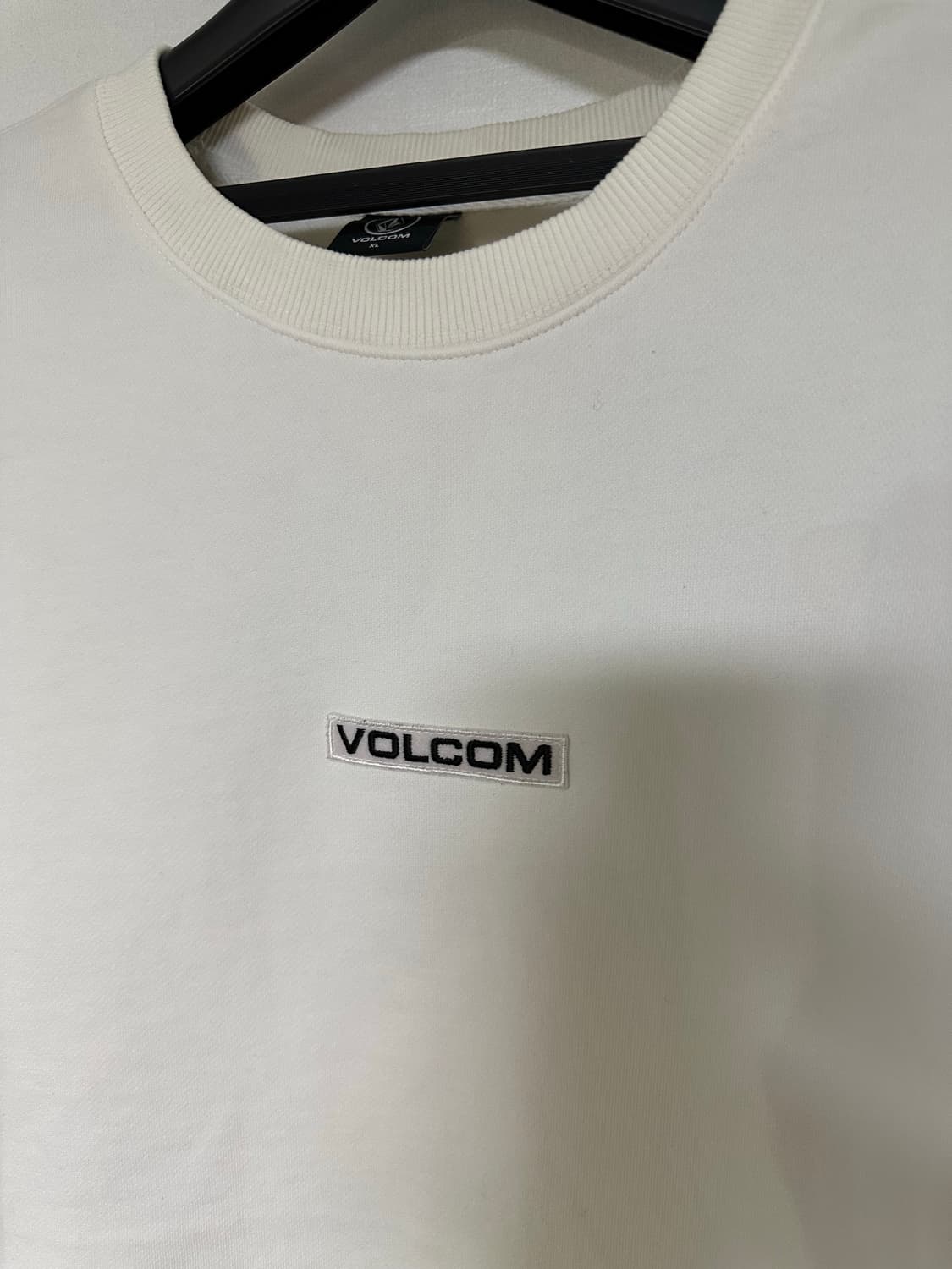 볼컴 VOLCOM 화이트 맨투맨 티셔츠 상품이미지2