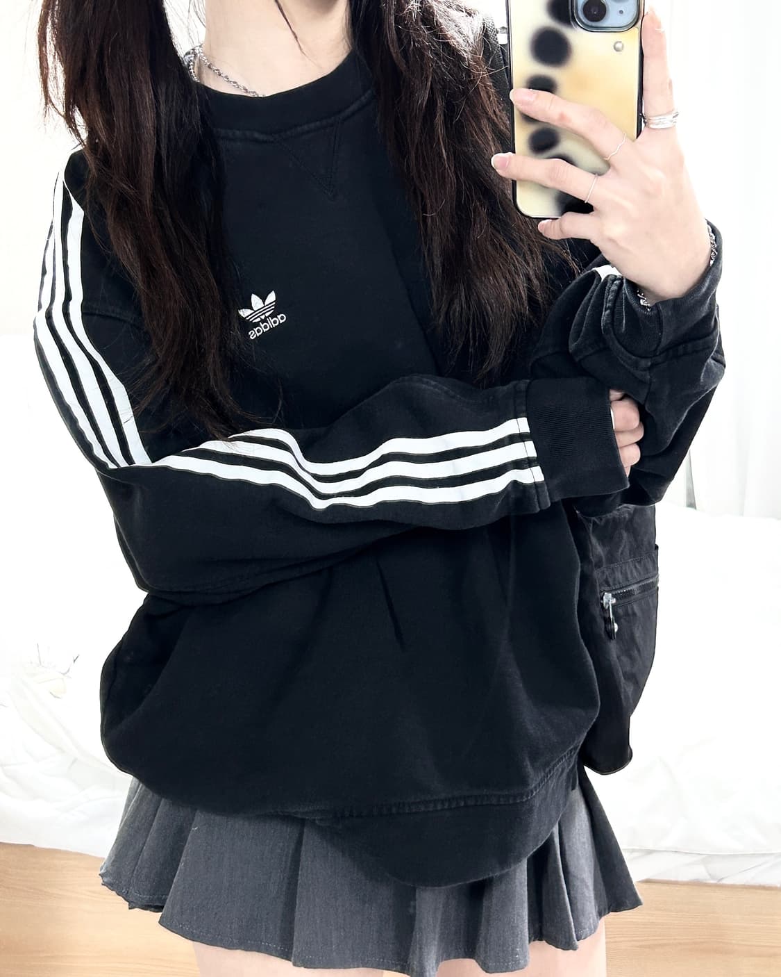 아디다스 자수로고 삼선 블랙 맨투맨 상품이미지3