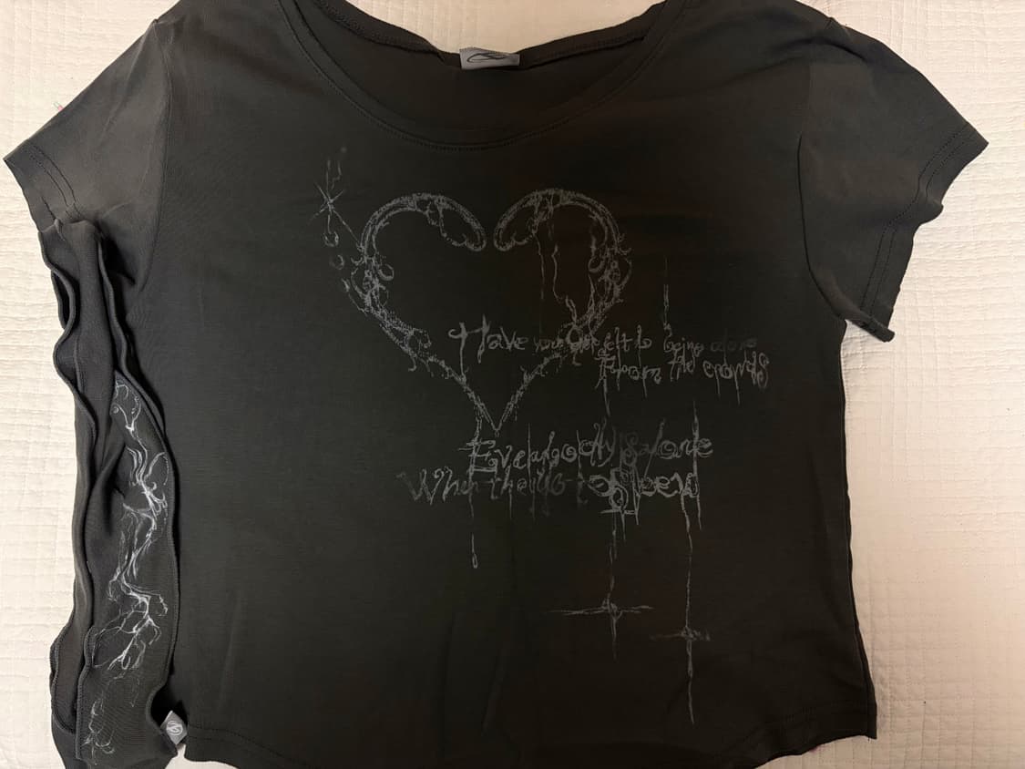 허그유어스킨 하트 오너먼트 스카프 탑 챠콜 상품이미지3