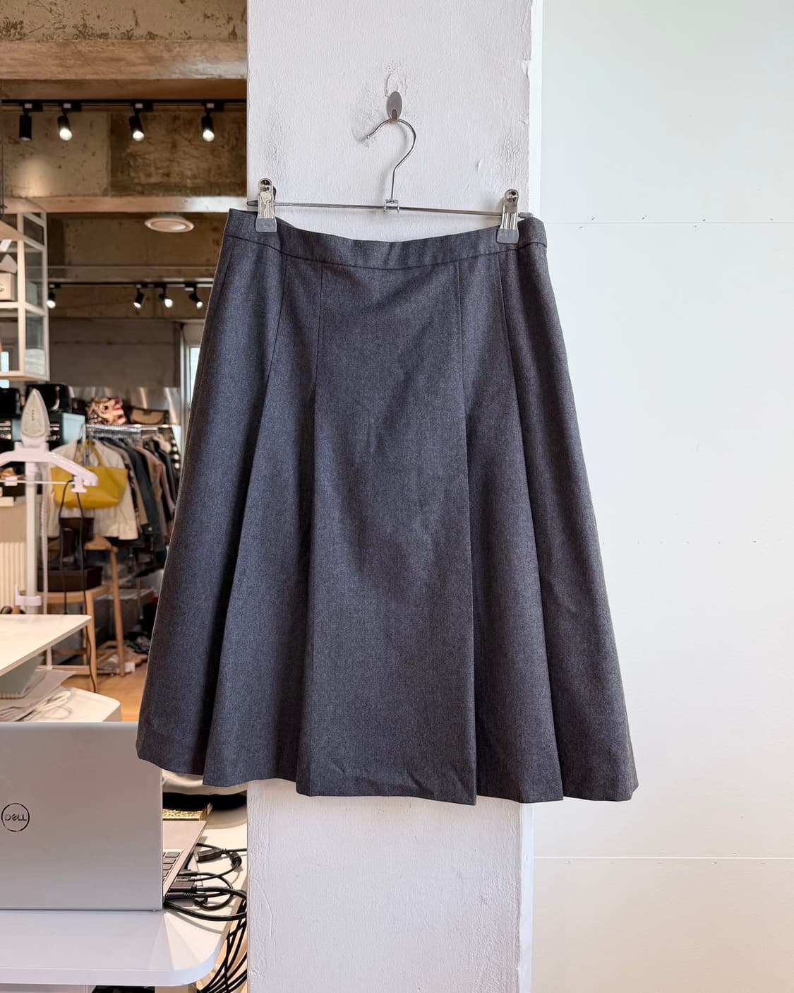 마가렛 호웰 차콜 랩 핀턱 미디스커트 상품이미지5