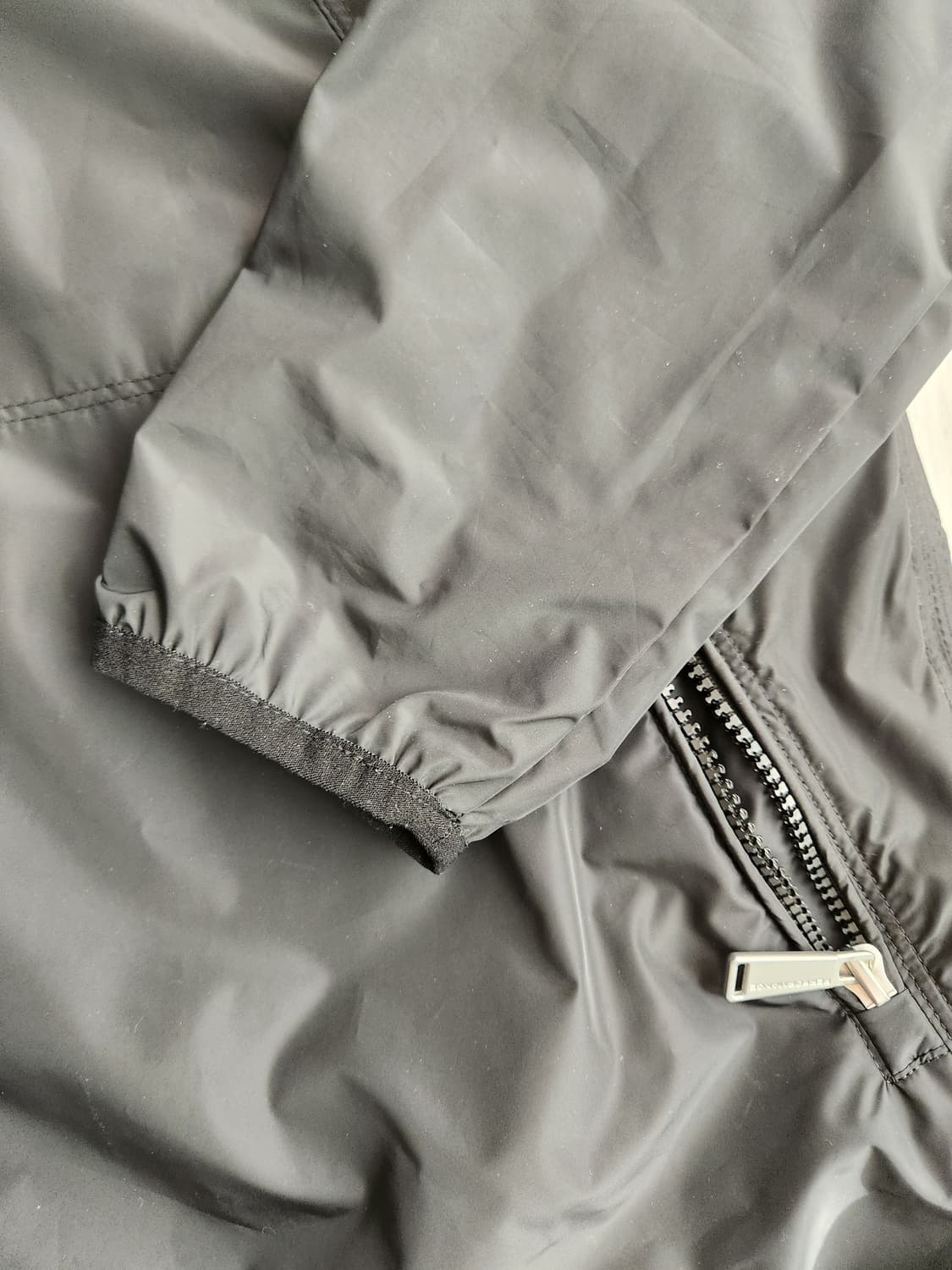 새상품급)캘빈클라인 퍼포먼스 기능성 바람막이 자켓 사이즈s

새상품급으로 상품이미지4