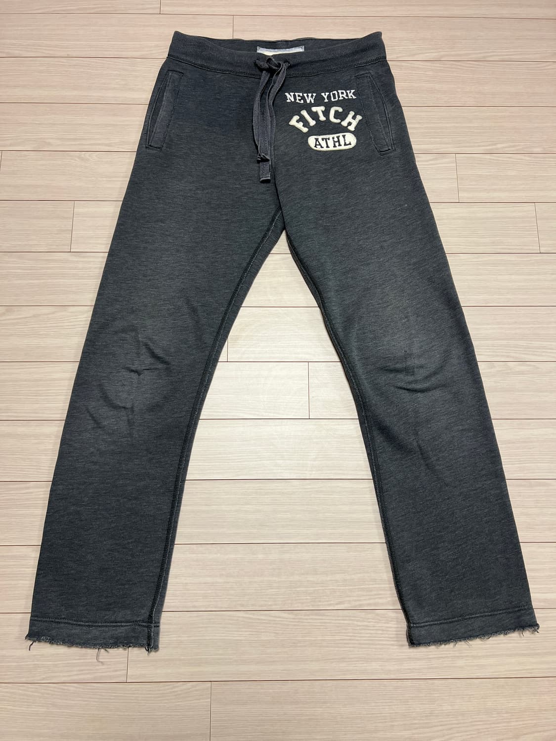 아베크롬비 & 피치 로고 스웻 조거 팬츠 / 차콜그레이 상품이미지1