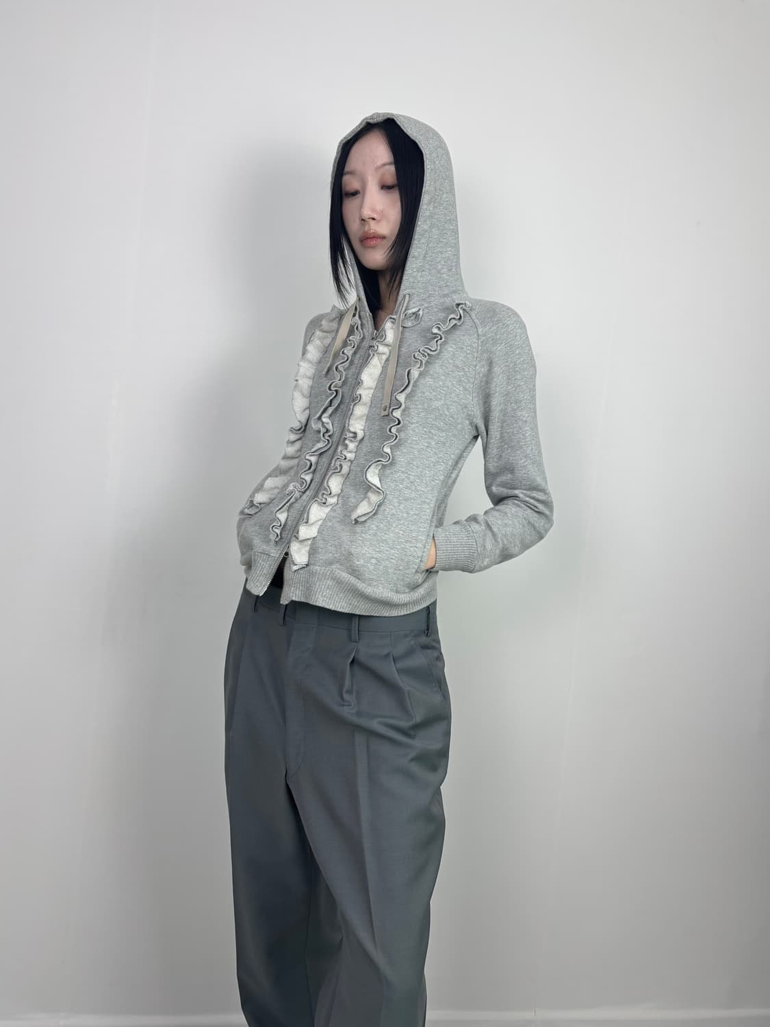 RUFFLE DETAIL HOODIE 상품이미지1