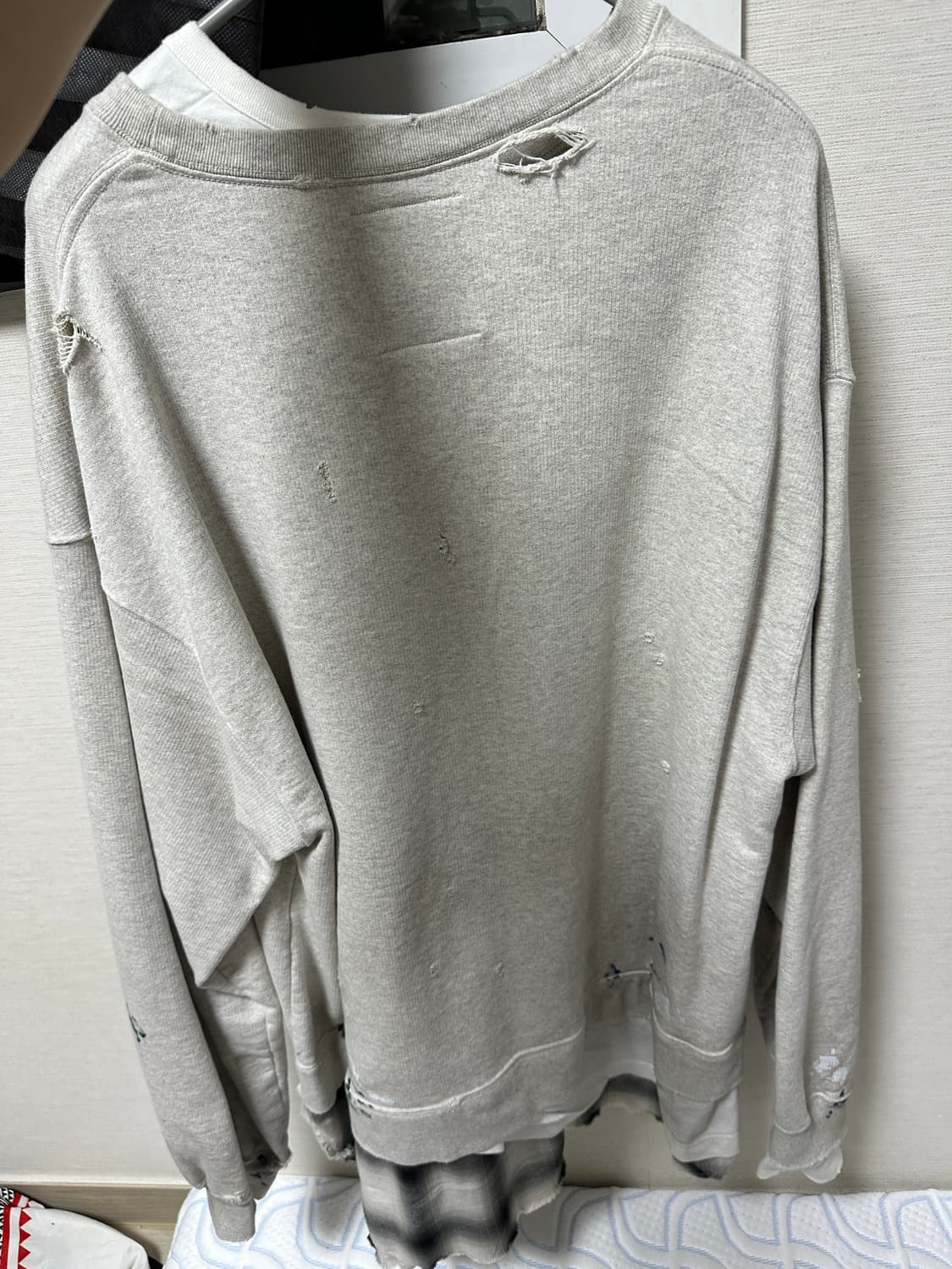 (48) 미하라야스히로 레이어드 데미지 맨투맨 상품이미지3