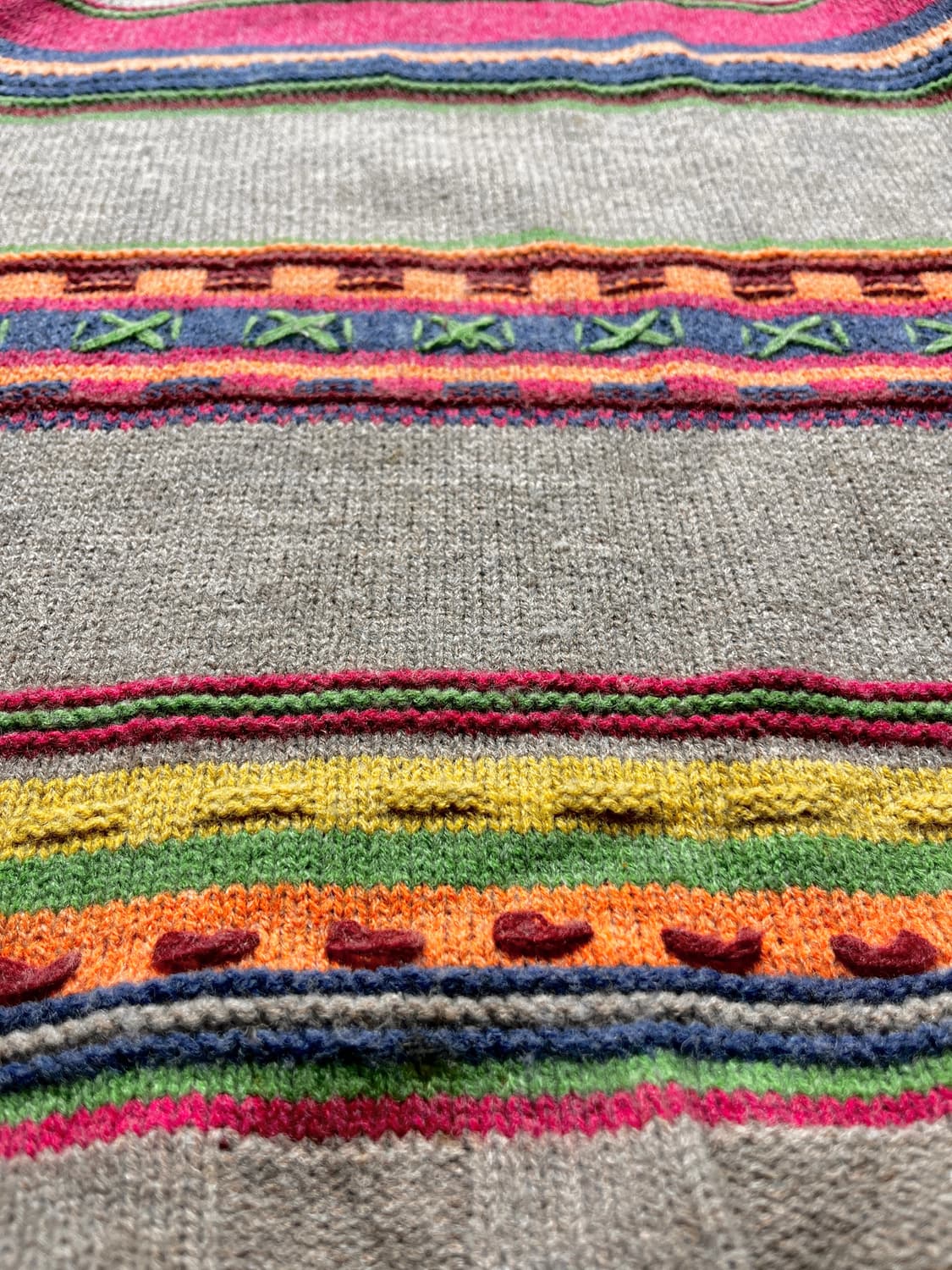 에스닉 입체 스트라이프 스웨터 상품이미지3