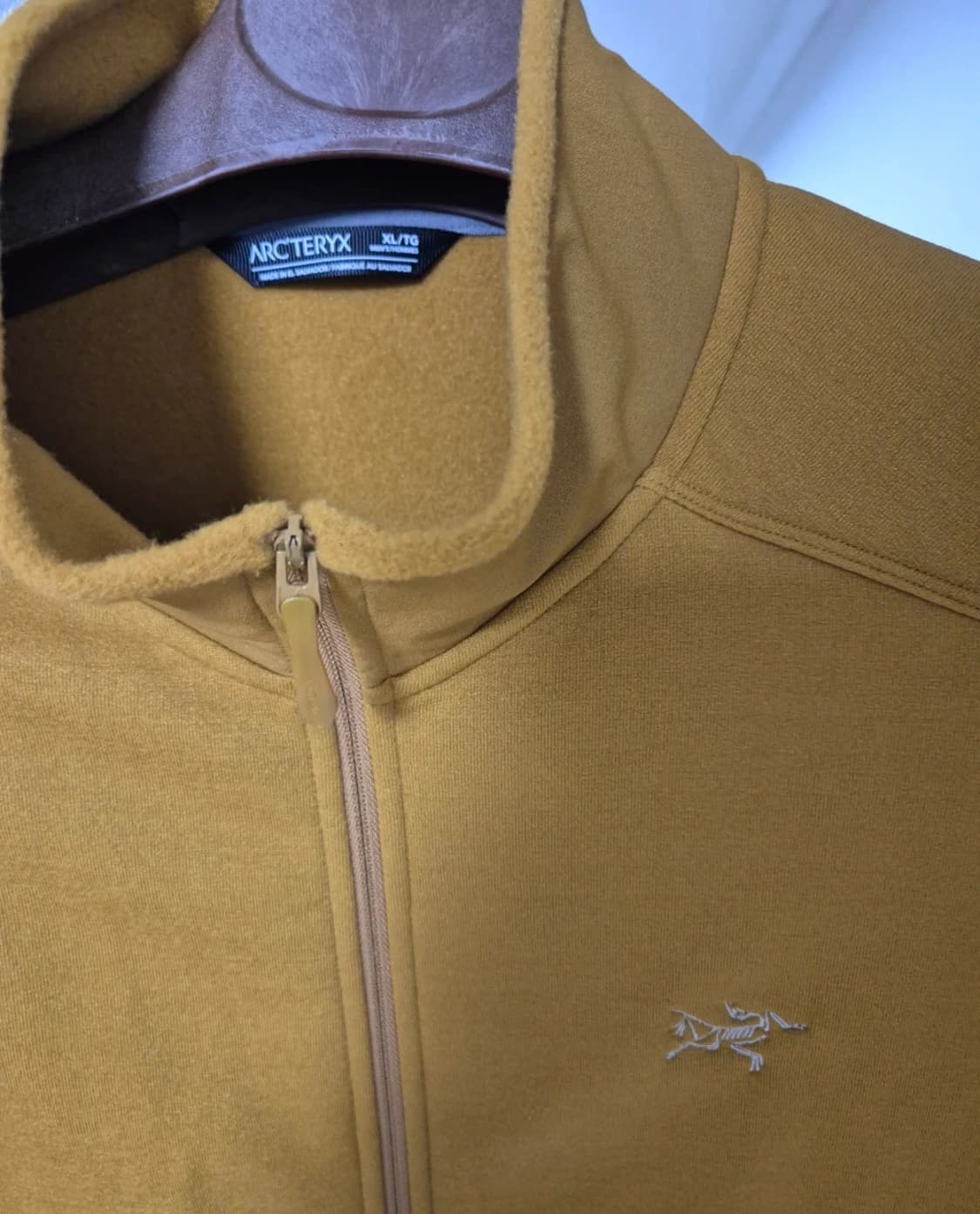 카이어나이트 자켓 XL 판매합니다. 색상은 머스타드 색상이고, 가슴팍에  상품이미지2