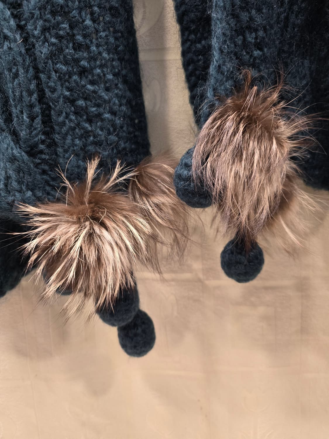 한섬 마인 MINE 폼폼 니트 후드 숄  프리사이즈 상품이미지7