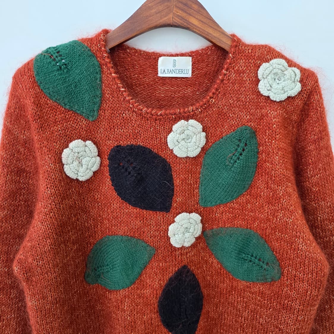 LA.BANDERLU 울 브릭오렌지 플라워 패치니트 상품이미지3