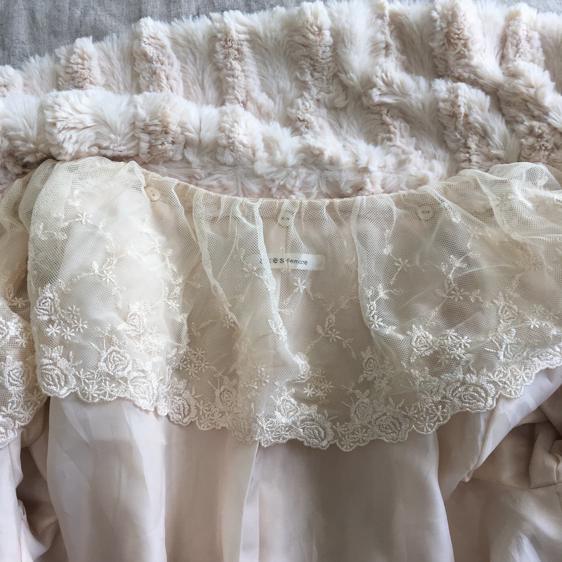 엑시즈팜 아이보리 레이스 퍼 코트 상품이미지7