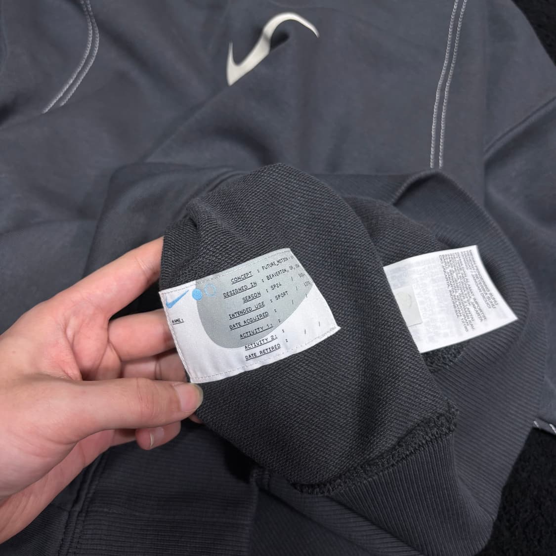 우먼 나이키 먹색 미들로고 스티치 후드티 상품이미지5