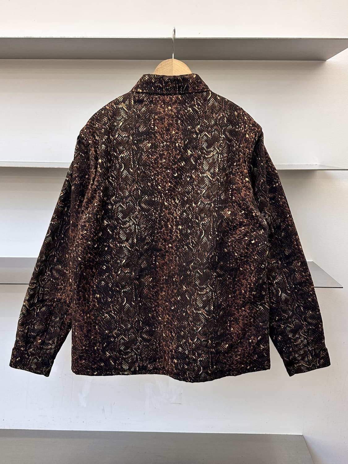 아페쎄 스네이크스킨 프린티드 왁스드 자켓 상품이미지3