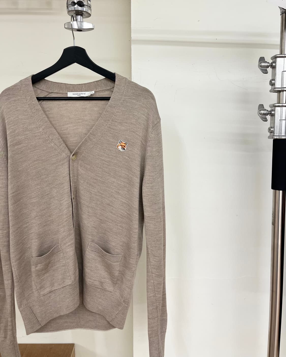 메종 키츠네 베이지 폭스 헤드 패치 클래식 가디건 상품이미지4