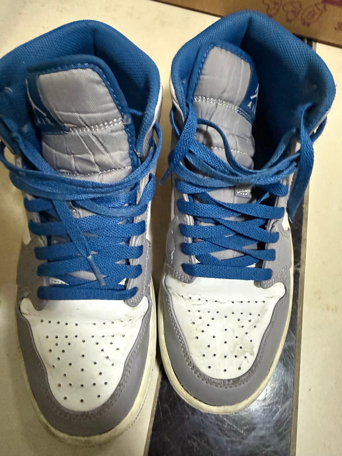 나이키 조던 1 미드 시멘트 그레이 트루 블루 상품이미지2