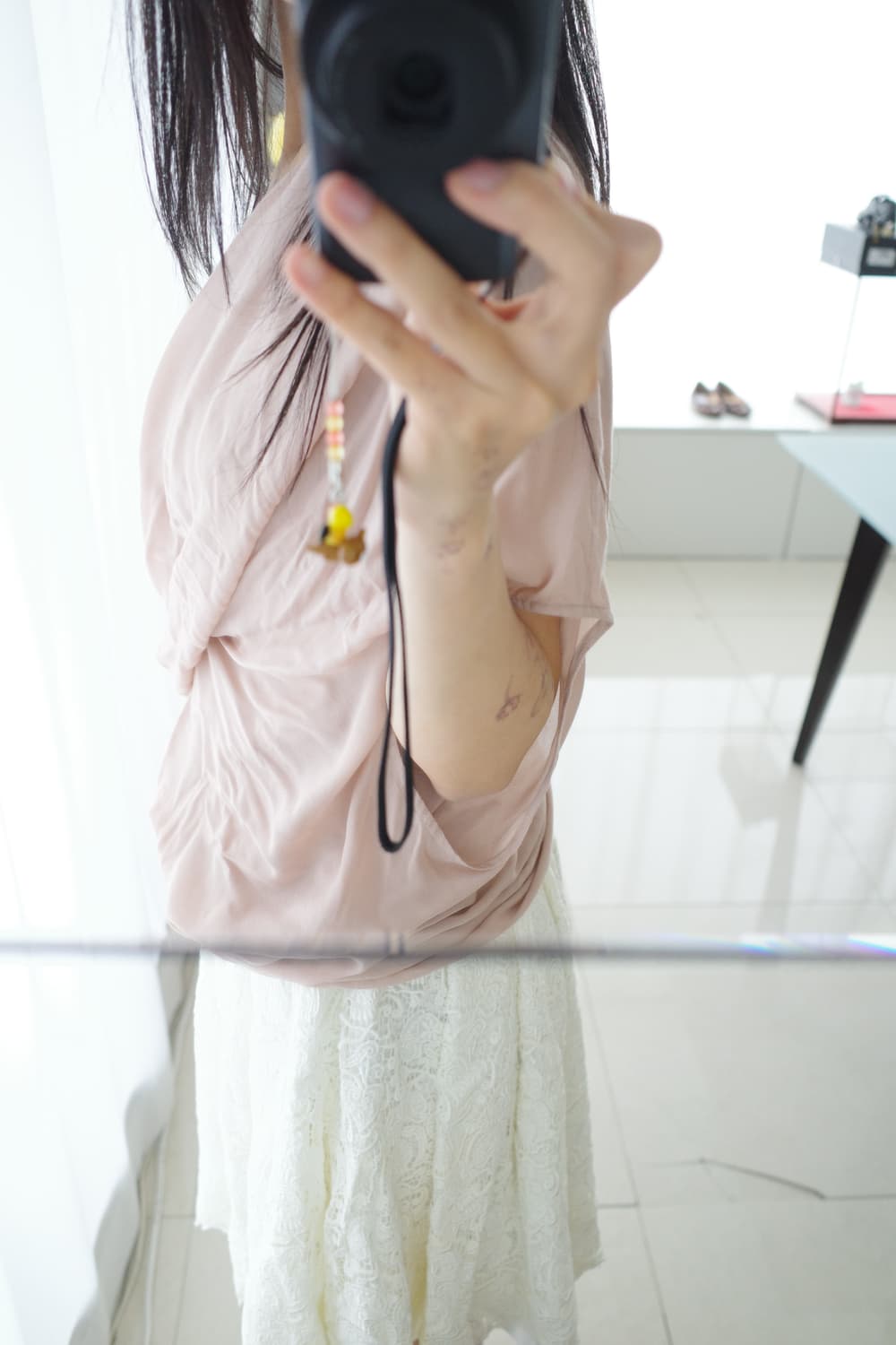 Silk tuck detailed layered top 상품이미지4
