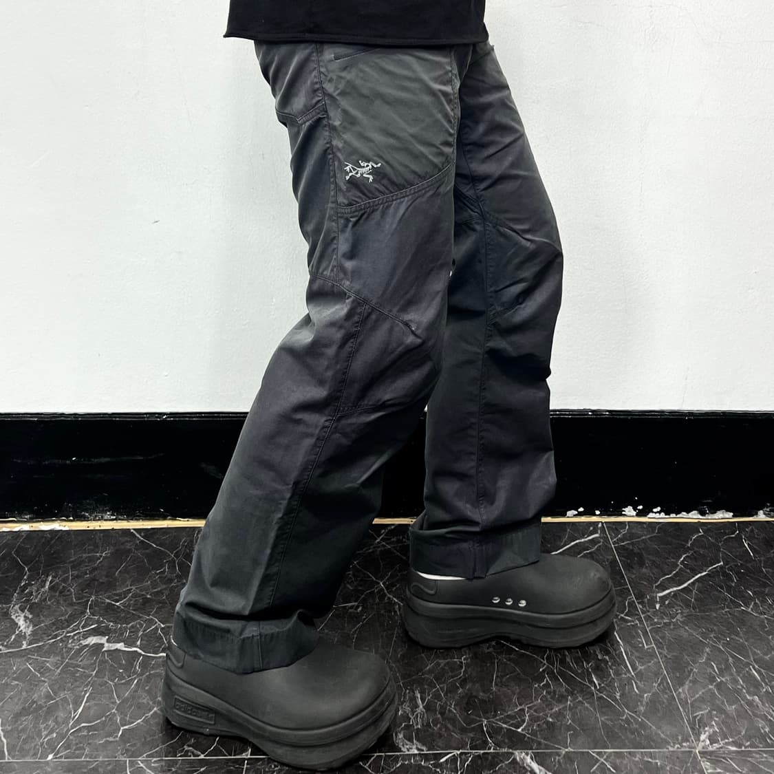 아크테릭스 로고 테크 코튼 팬츠 상품이미지1