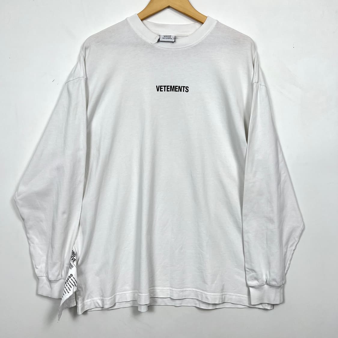 Vetements 베트멍 사이드라벨 화이트 슬리브 상품이미지1