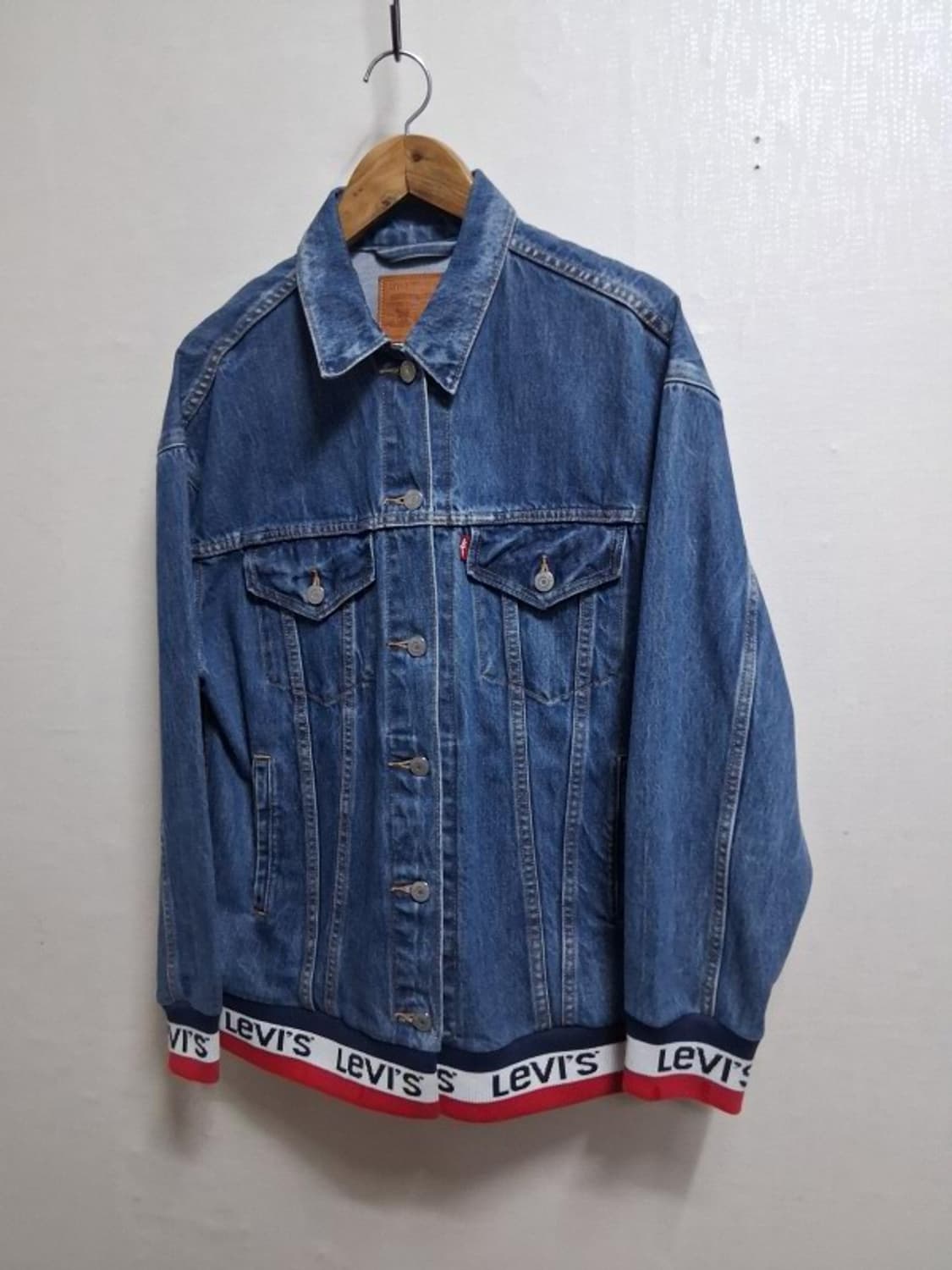 리바이스 여성 프리미엄 데님 청쟈켓 오버핏 5566 S 상품이미지1