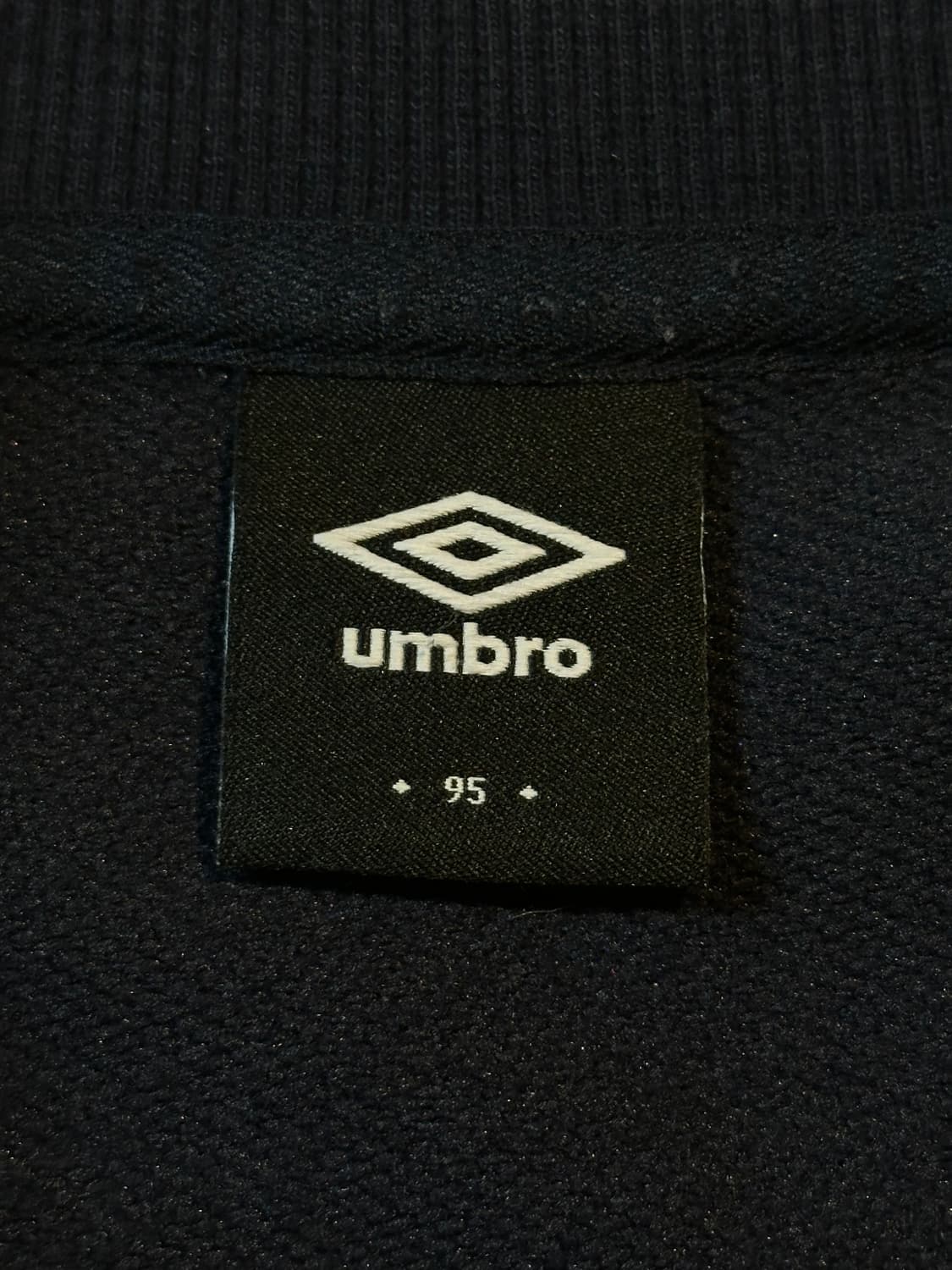 엄브로 UMBRO 스펠로고 맨투맨 네이비 상품이미지5