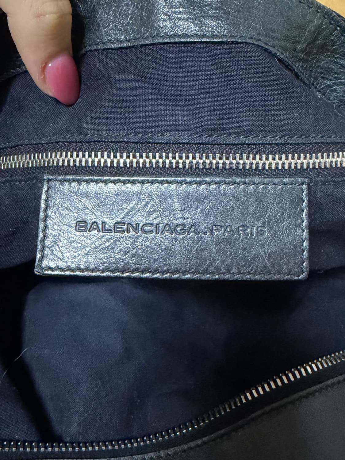 발렌시아가 클래식모터백 다크그레이 자이언트 워크 도트백 상품이미지6