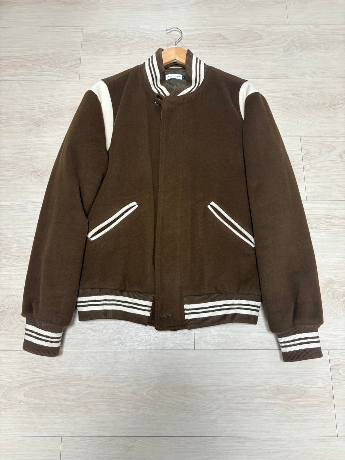Pop trading company varsity brown L size 상품이미지3