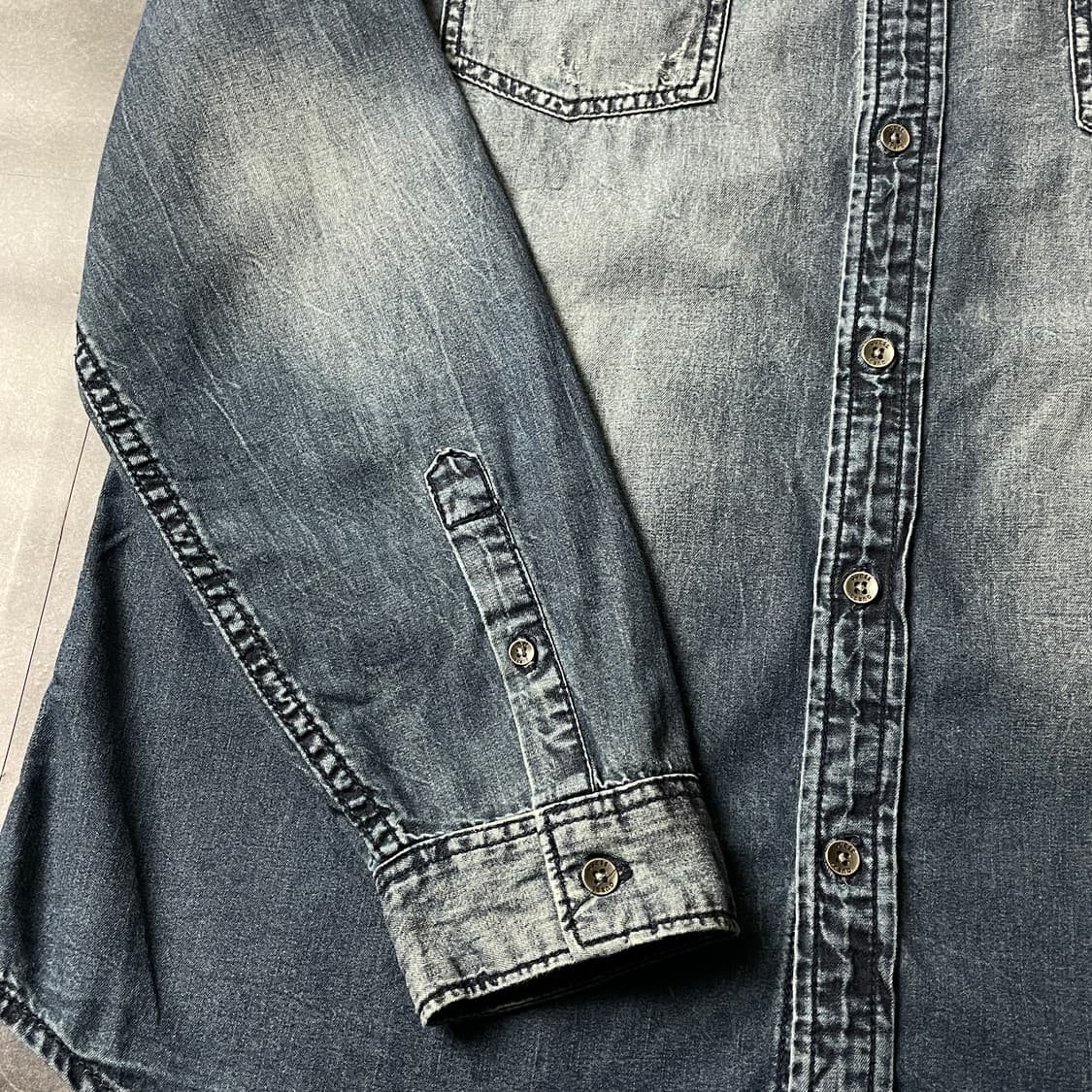 GUESS 게스 빈티지 웨스턴 워싱 코튼 데님 셔츠 A00667 상품이미지5