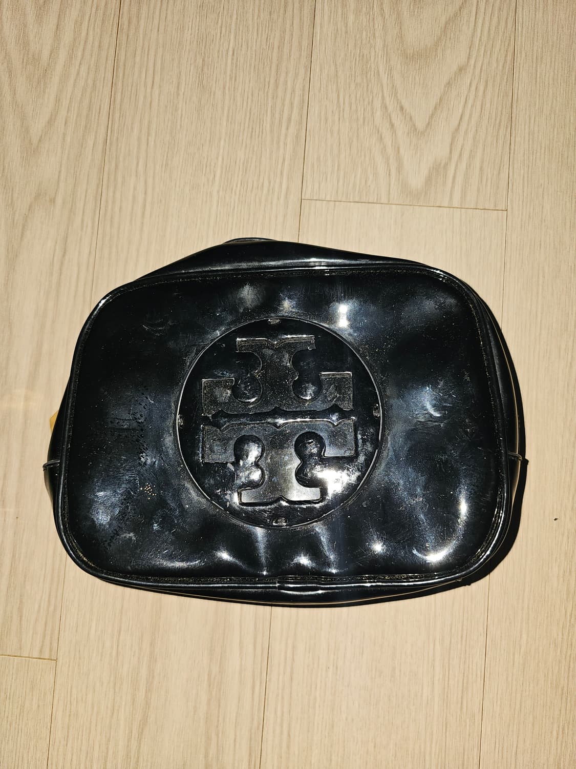 토리버치 에나멜 파우치  블랙 상품이미지1