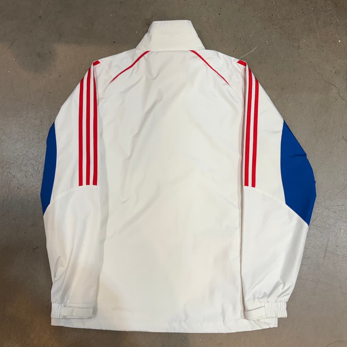 105 아디다스 첼시 레드 블루 배색 화이트 바람막이  상품이미지3