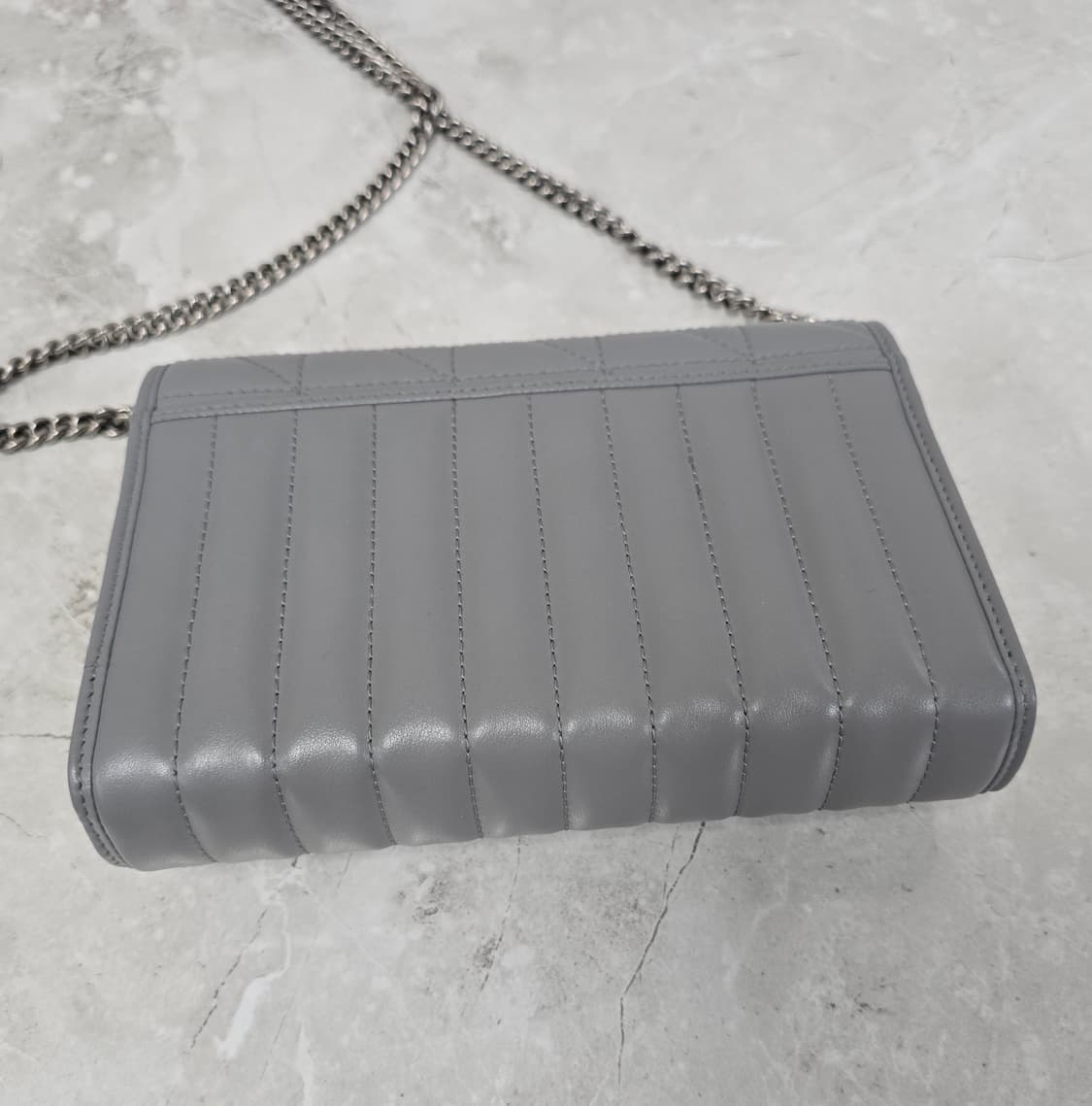 구찌 GG 마몬트 마틀라쎄 체인 숄더백 판매 상품이미지4