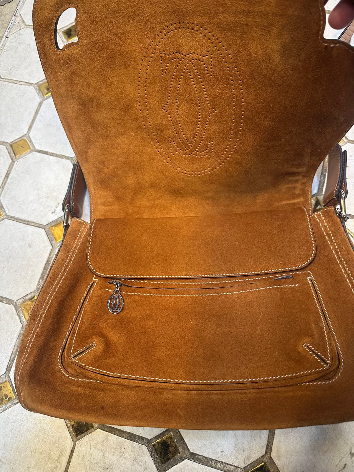 마르첼로 드 까르띠에 스웨이드 가죽 크로스바디 백 상품이미지3