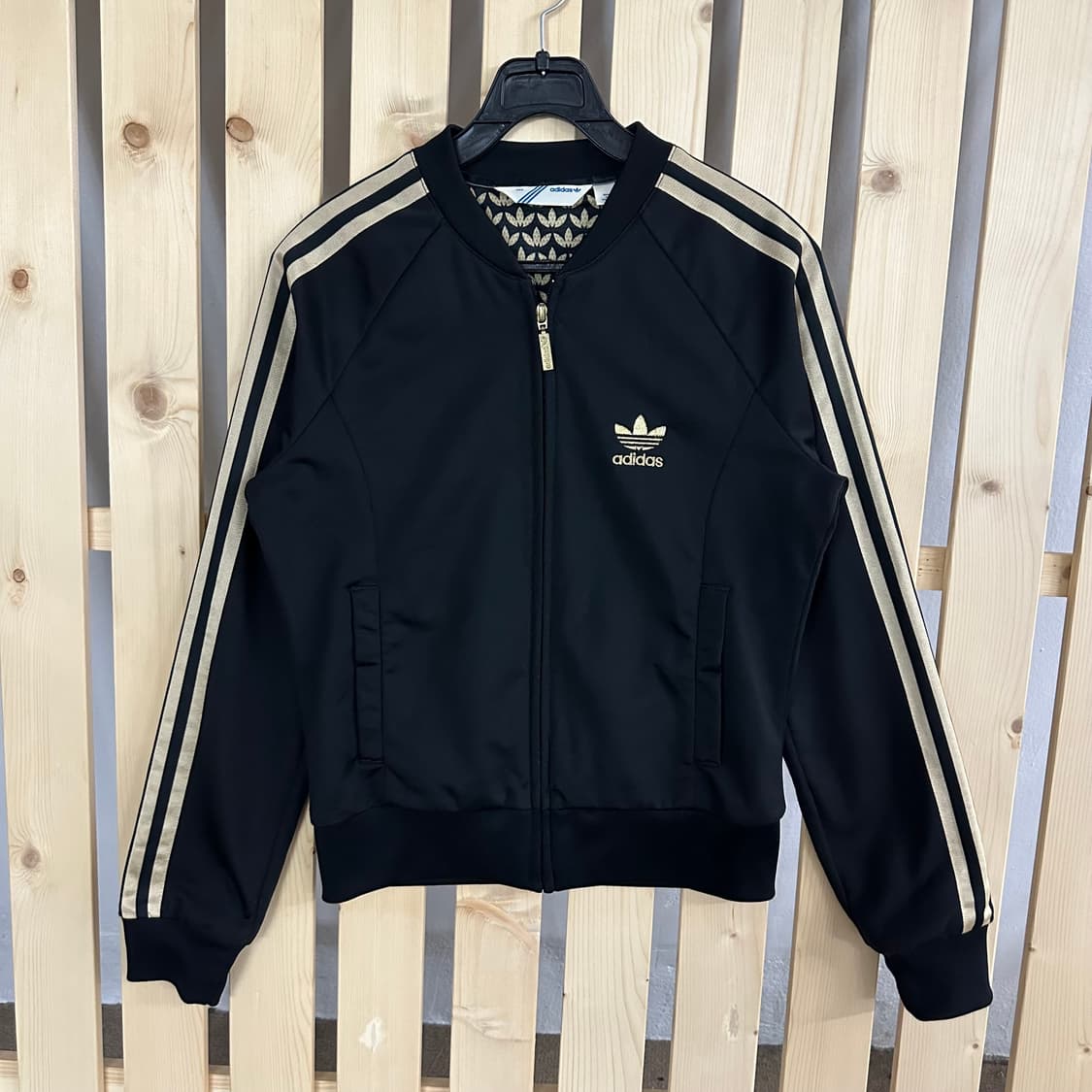 (S) 아디다스 블랙 골드 스티치 빅로고 져지 트랙탑 상품이미지1