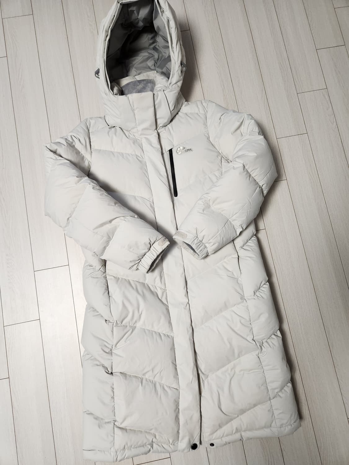 네파 여성 액티브 롱패딩 라이트크림 사이즈90(s)

모자 털 없음

 상품이미지1