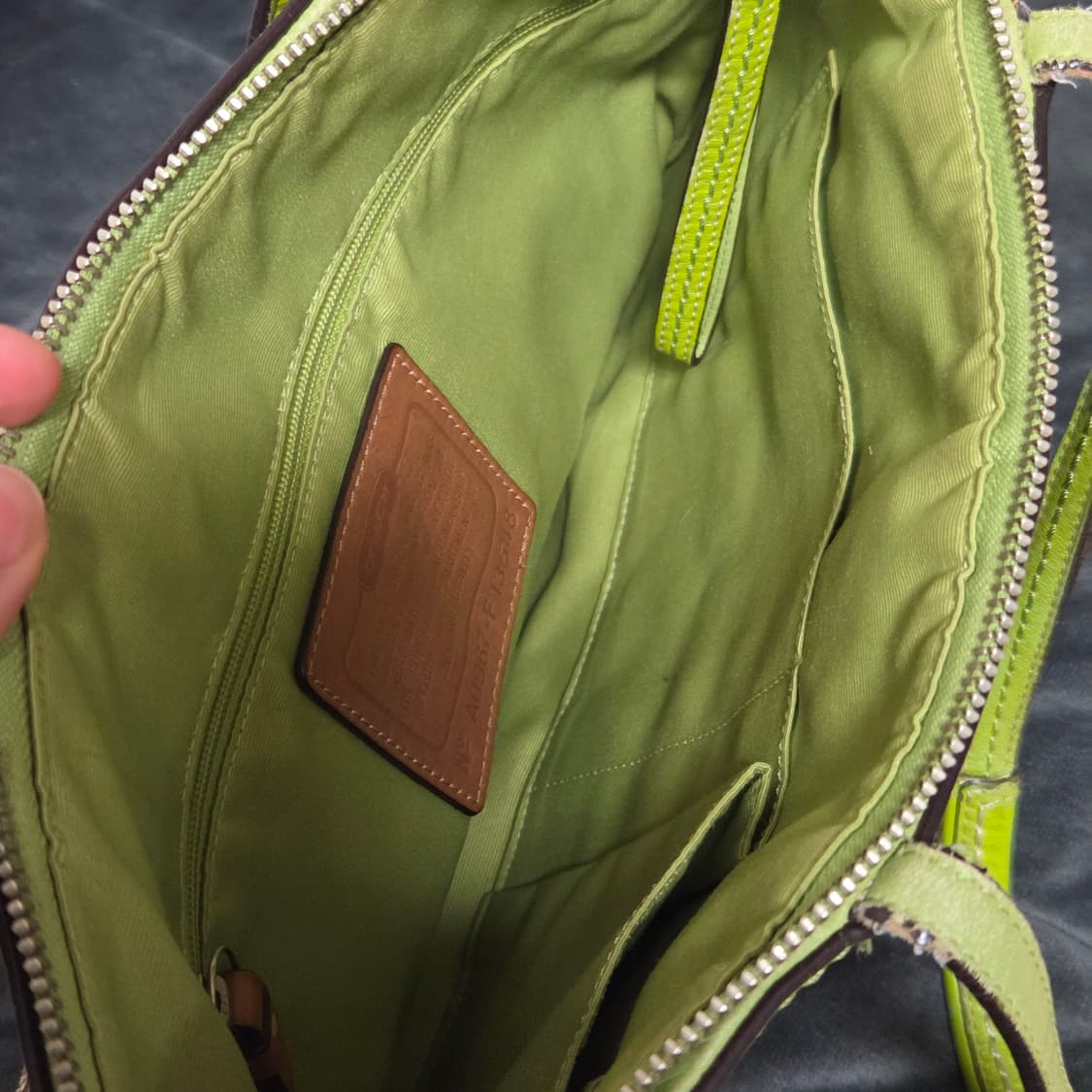 코치 시그니처그린숄더백 상품이미지8