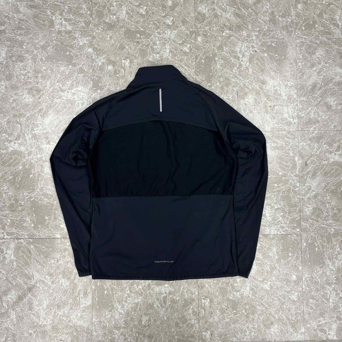 데상트 여리핏 블랙 트레이닝 탑 져지(90) 상품이미지3