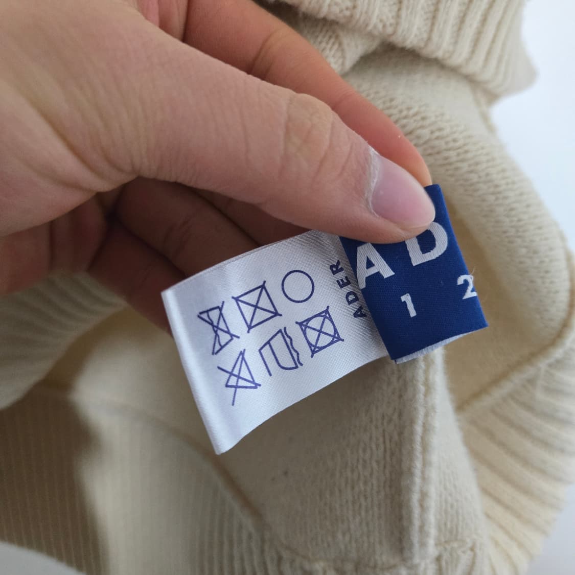 아더에러 슬라이스로고 니트 / 남성 니트/ 남자 니트  상품이미지4