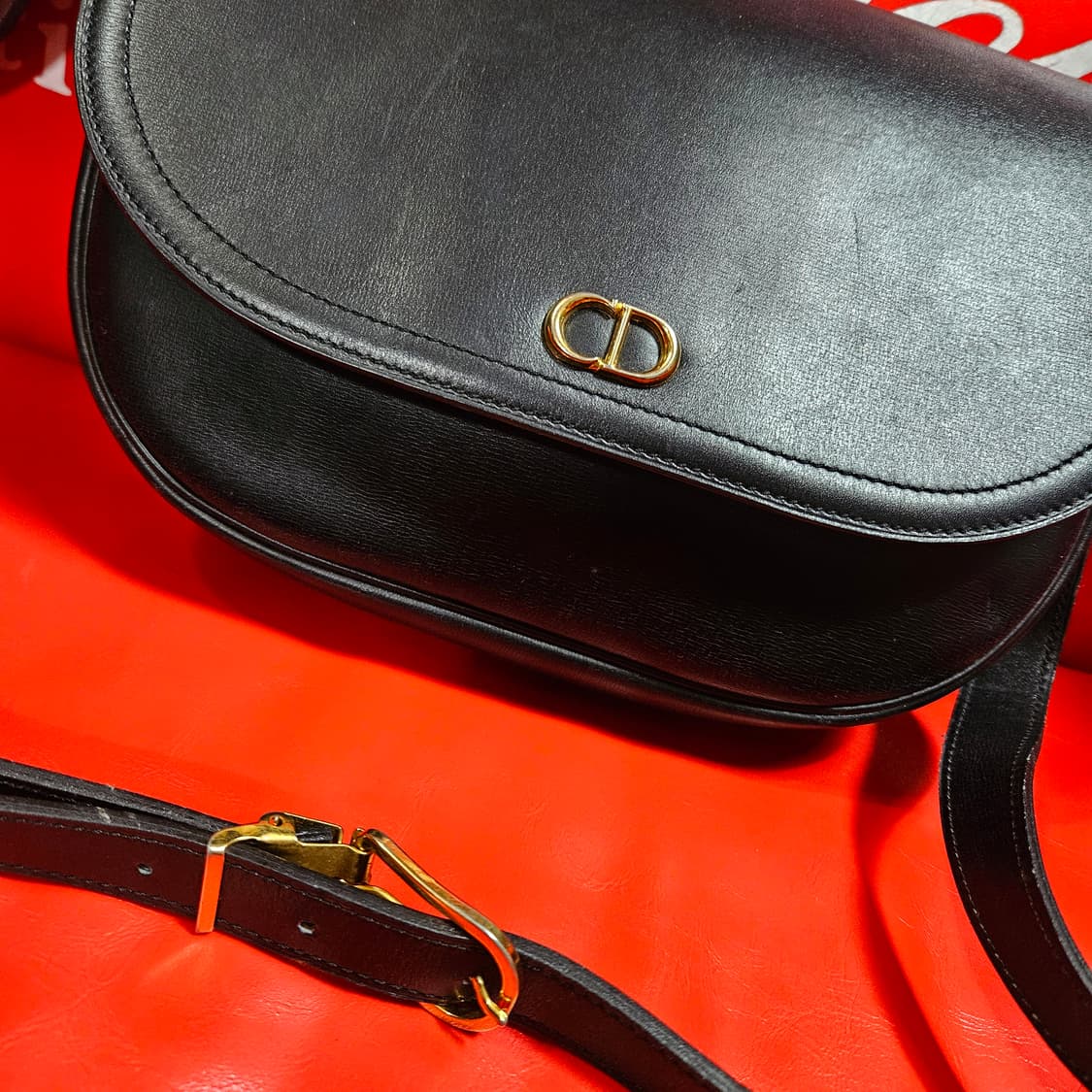 크리스찬 디올(Christian Dior) 빈티지 CD로고 반달 크로스백 상품이미지2