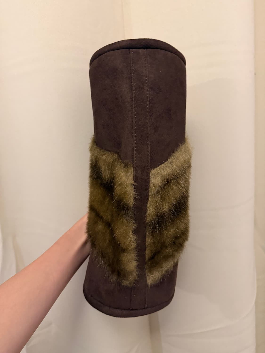 Yetts 퍼 스웨이드 더플백 상품이미지3