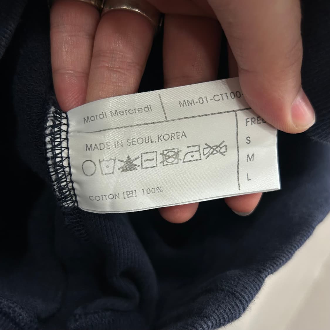 마르디 메크르디 빅로고 루즈 크롭 맨투맨 상품이미지4