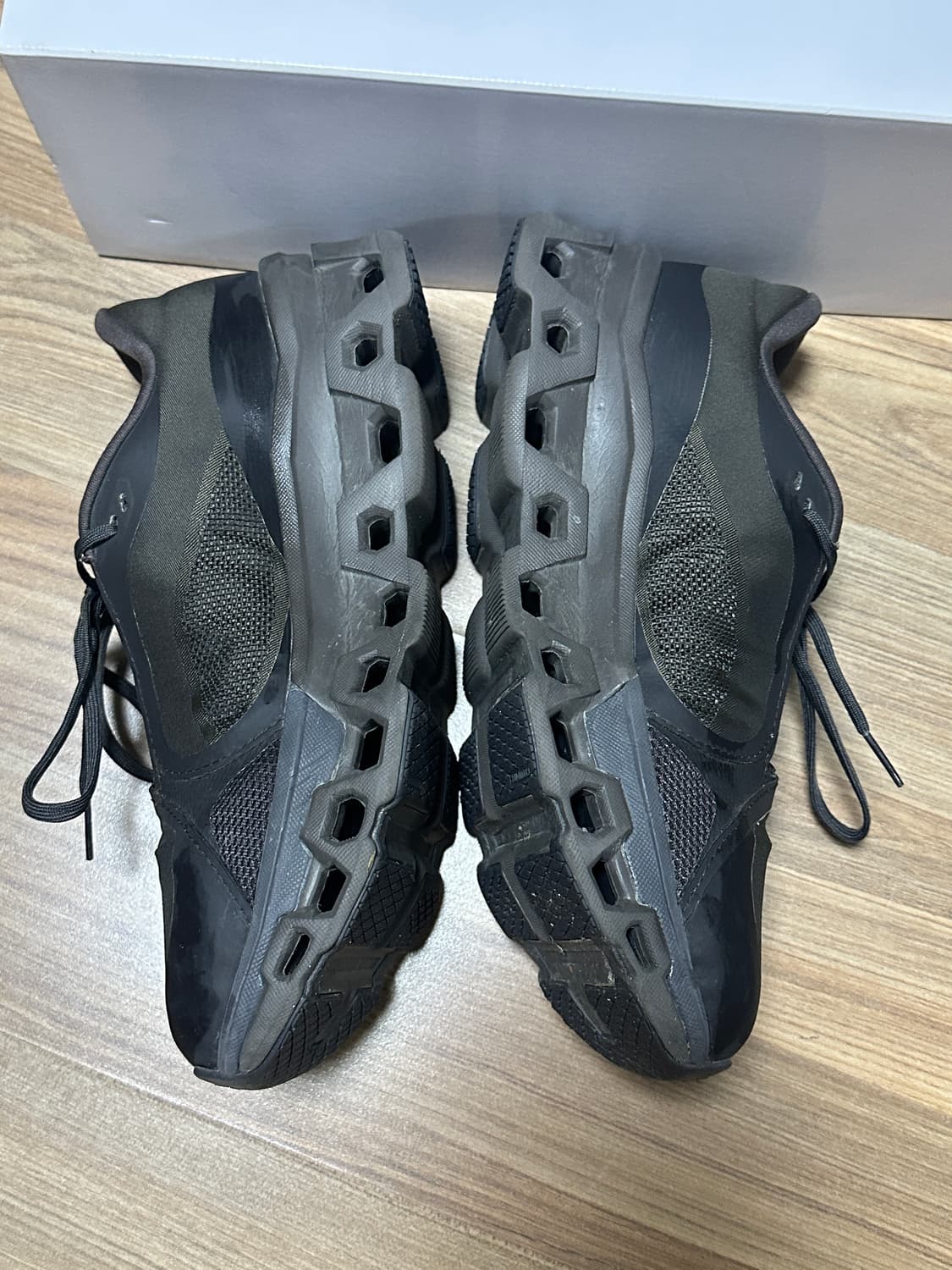 온러닝x파프 클라우드 몬스터 쏜브라운270 상품이미지4