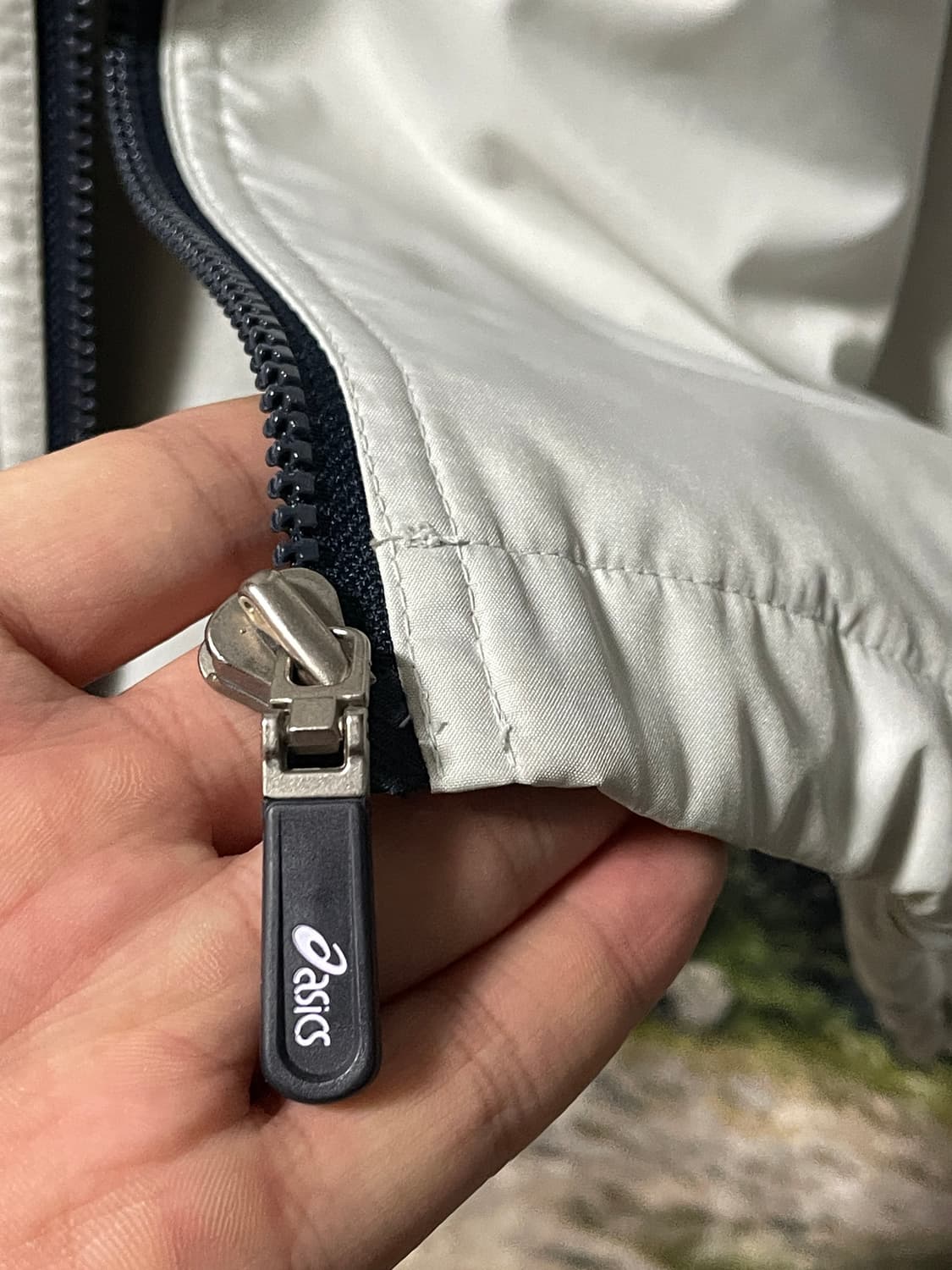 105XL 아식스 화이트/네이비 올드스쿨 바람막이 상품이미지3