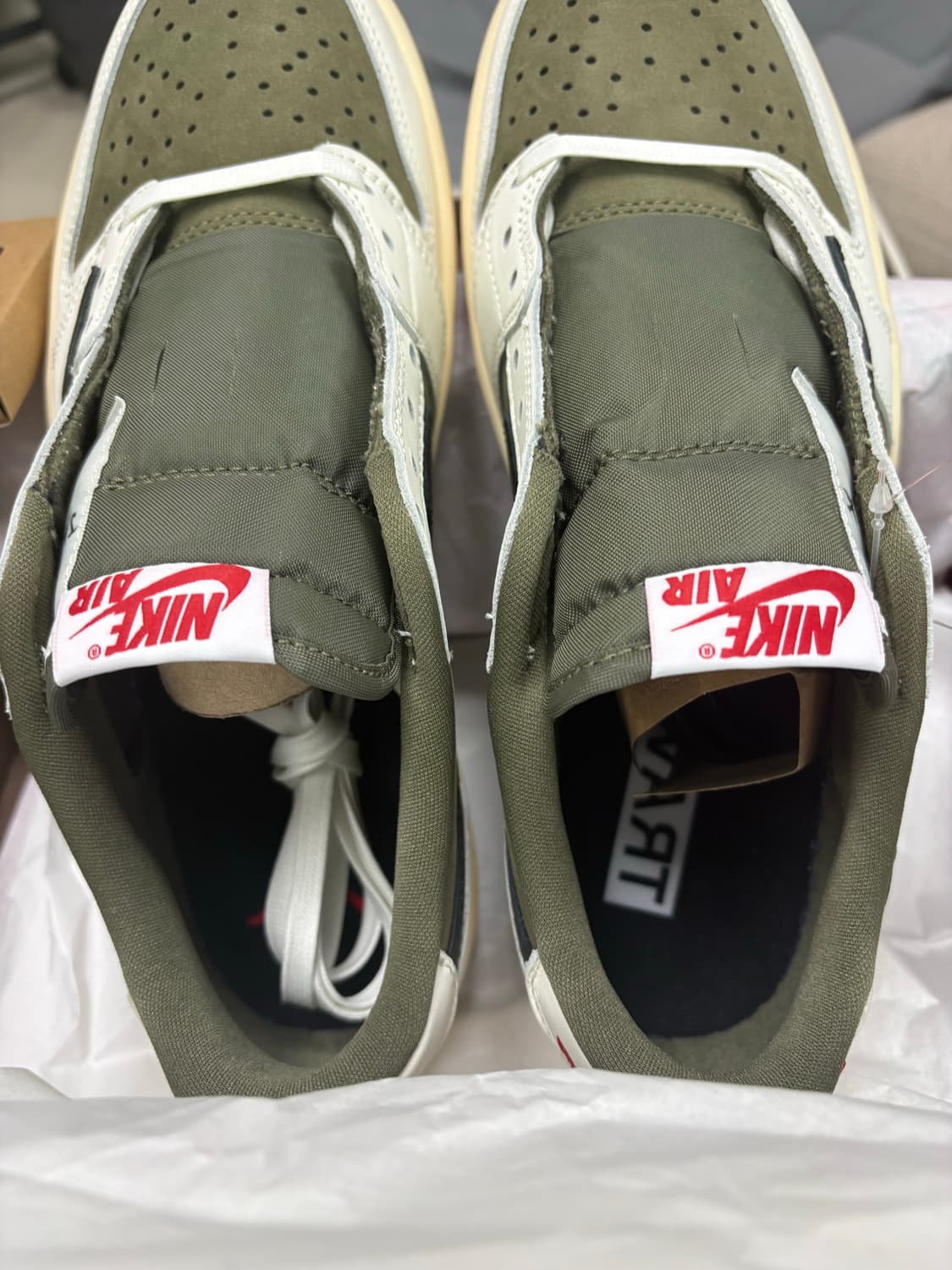 nike 나이키 조던1 트래비스 스캇 리버스 올리브 상품이미지5