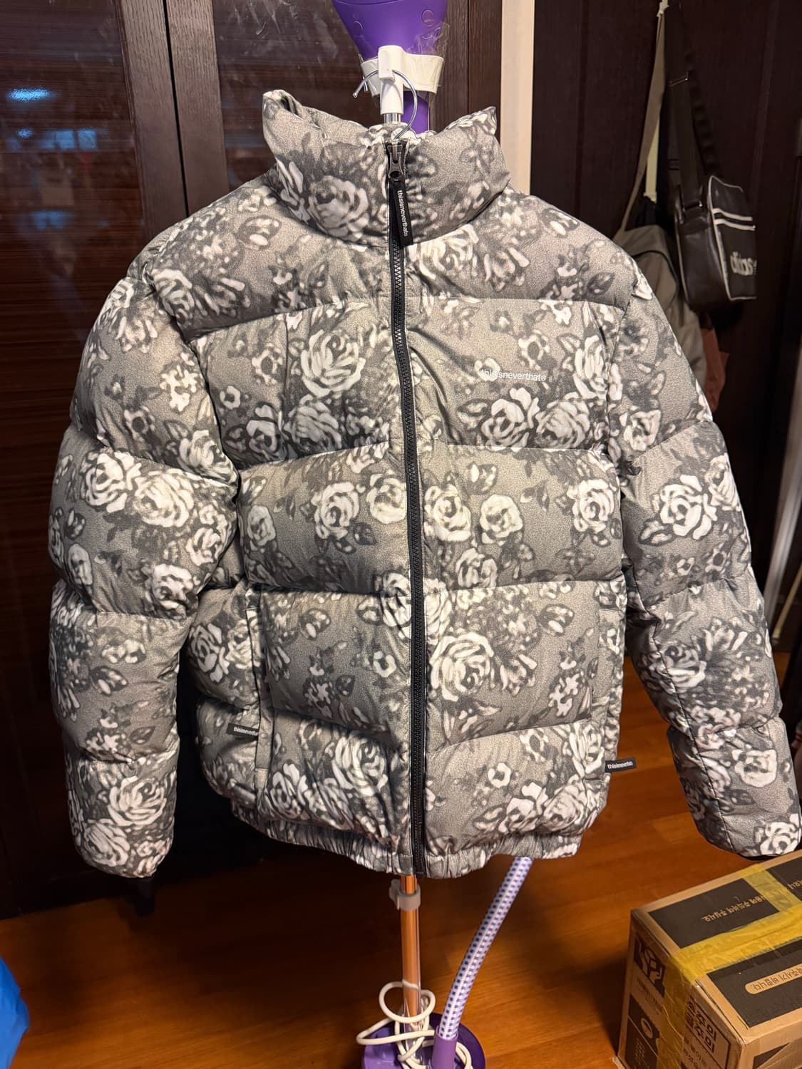 [남성S]디스이즈네버댓 플라워 패턴 패딩 상품이미지1