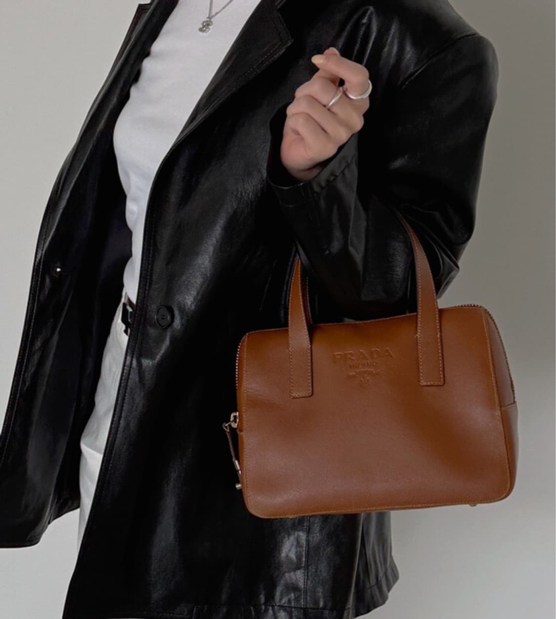 프라다 레더 토트백 상품이미지2
