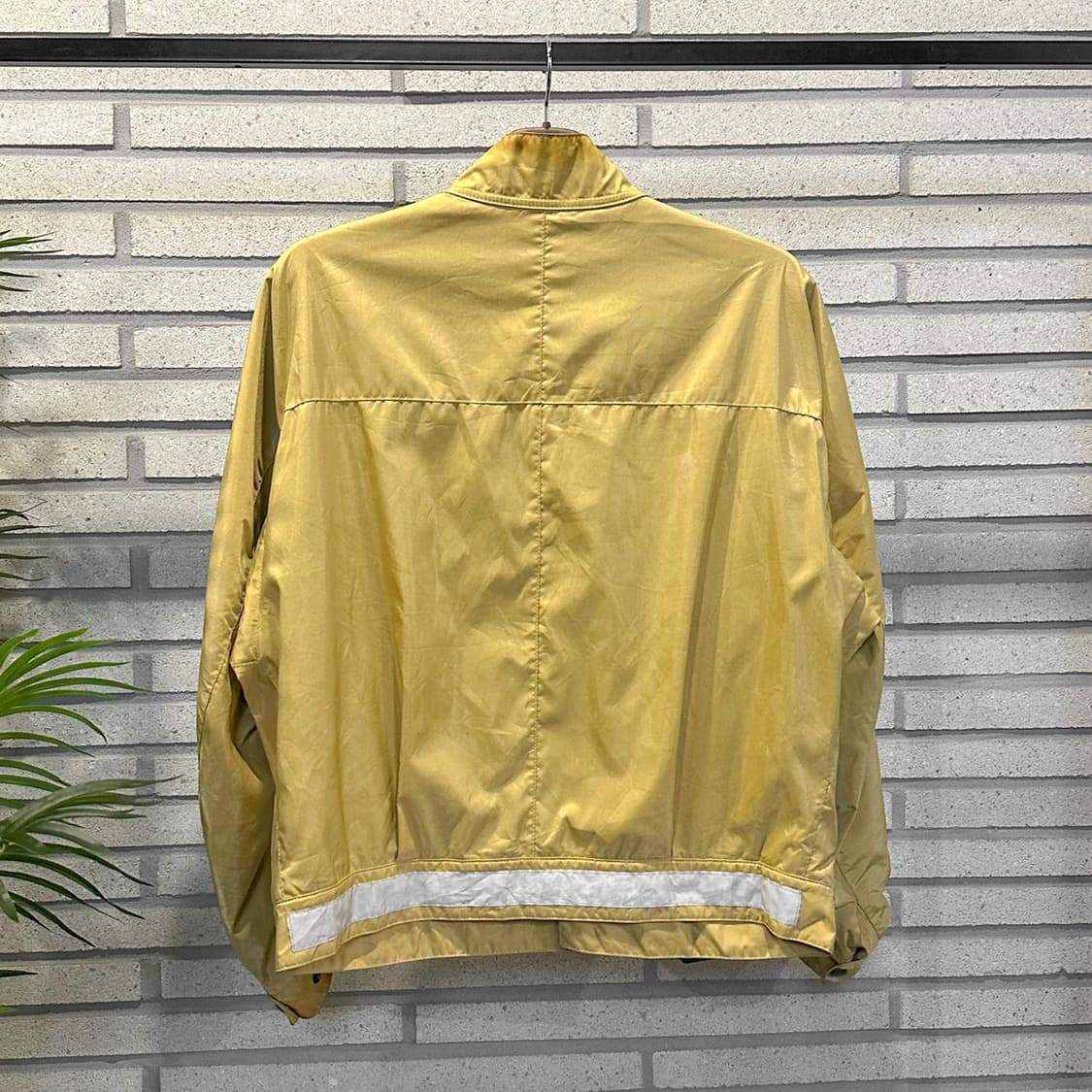 벨스타프 모터사이클 필드 자켓 앞면 로고4포켓 벨티드 디테일 노랑 상품이미지2