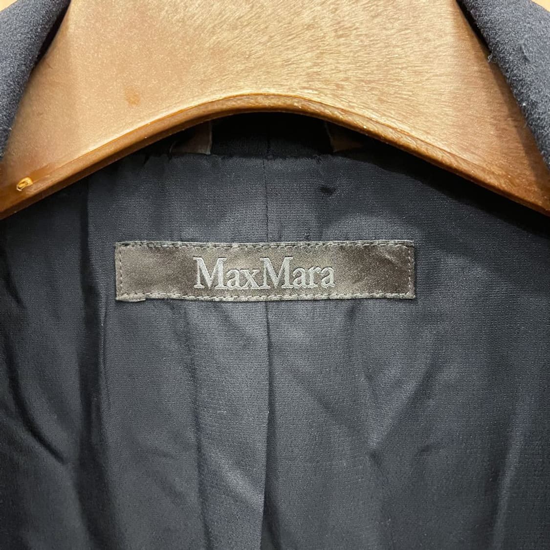 막스마라 슬림핏 테일러드 자켓 숄 카라 랩 허리 라인 절개 디테일 블랙 상품이미지6