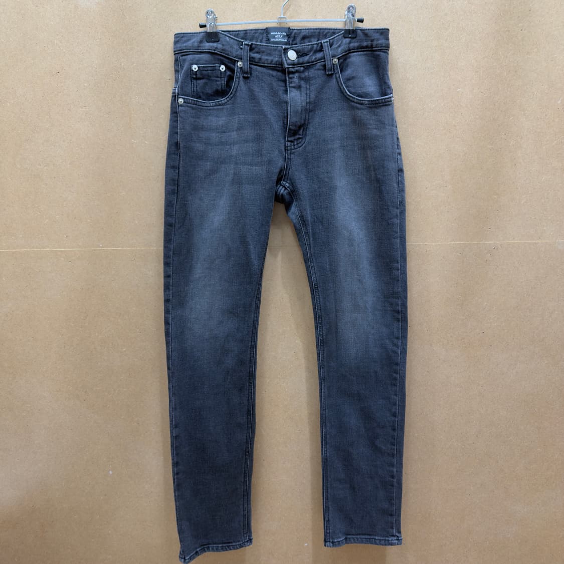 아크메드라비 백 로고 워싱 데님 팬츠 차콜 상품이미지1