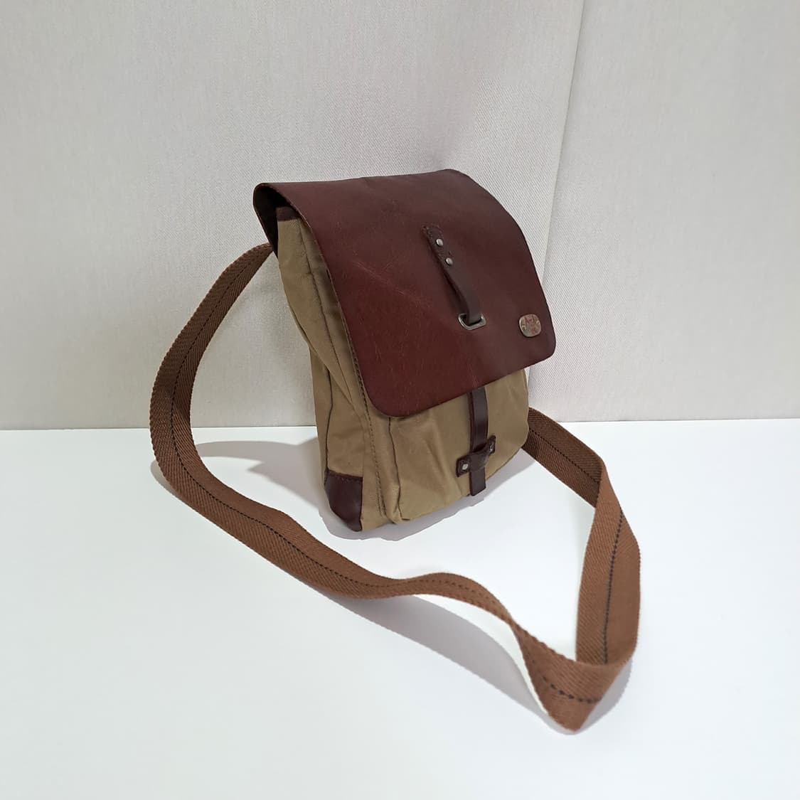 (택포) 아르마니진 가죽배색 크로스백 B621 상품이미지3